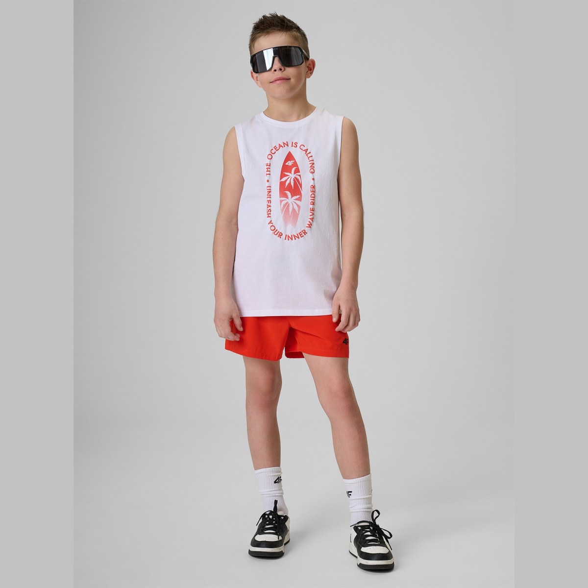 Chlapčenské plážové boardshorty - červené · záber 1
