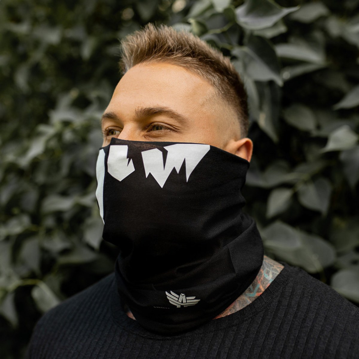 Multifunkčný nákrčník Iron Aesthetics Skull, black · záber 1