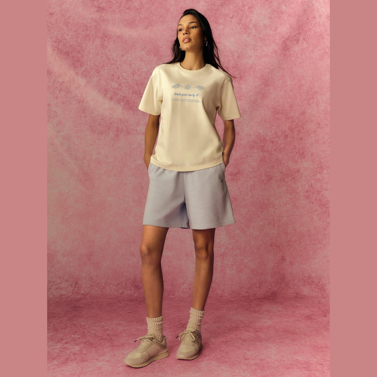 T-shirt loose s potlačou dámsky - krémový · záber 4