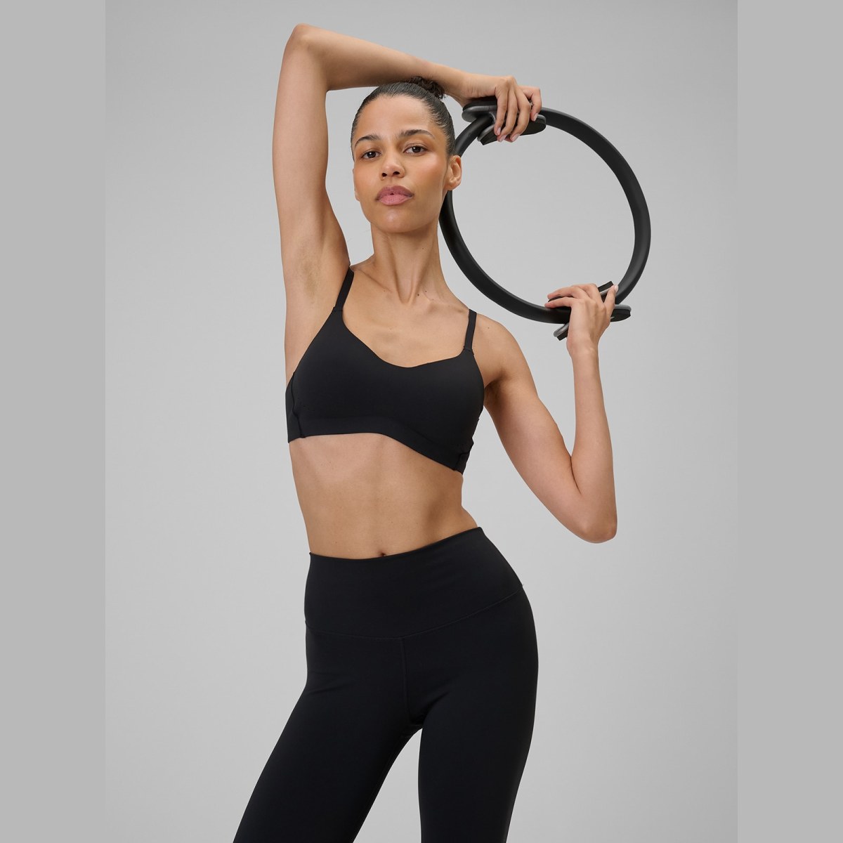 Joga podprsenka s nízkou oporou dámska - čierna · záber 1