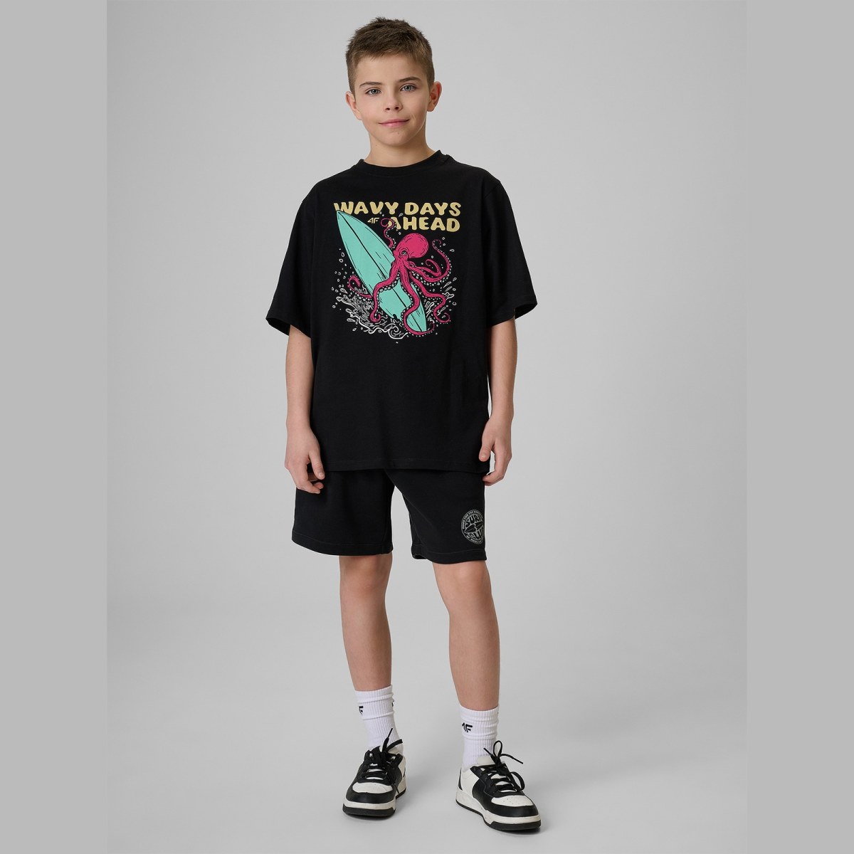 T-shirt loose s potlačou chlapčenský - čierny · záber 10