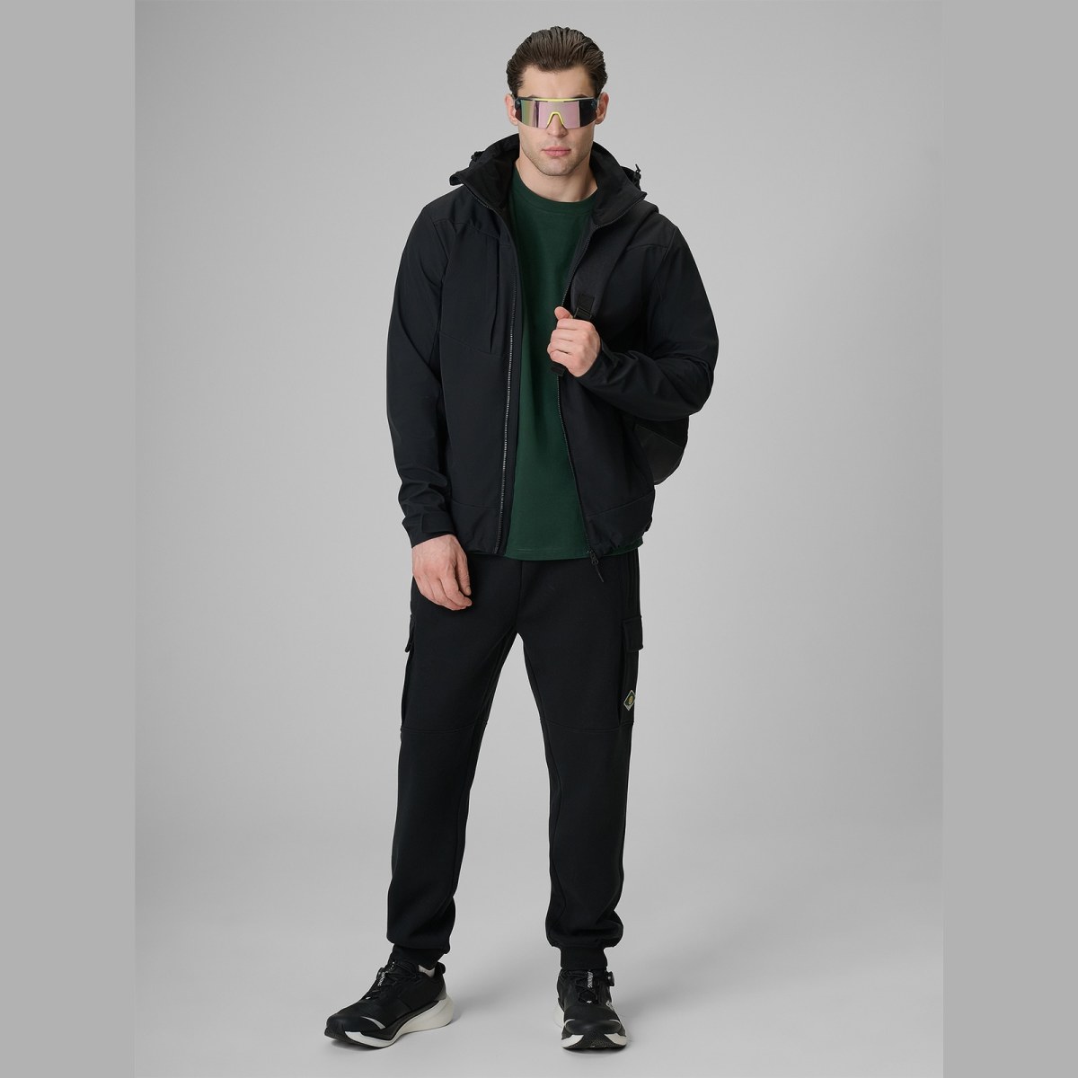 Pánska softshell vetruodolná bunda membrána 5000 - čierna · záber 2