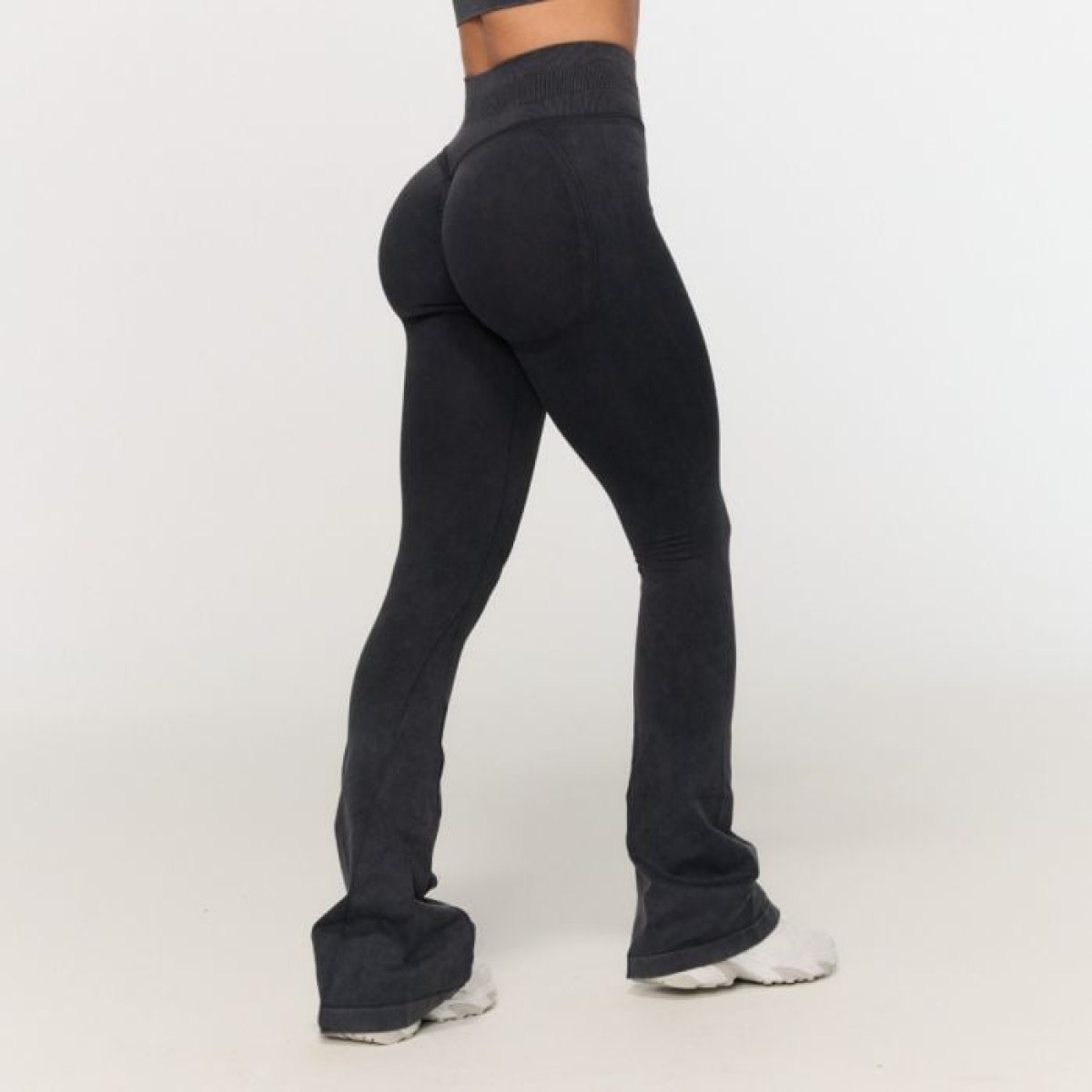 GymBeam Dámske bezšvové nohavice Fierce Dark Grey XL · záber 1