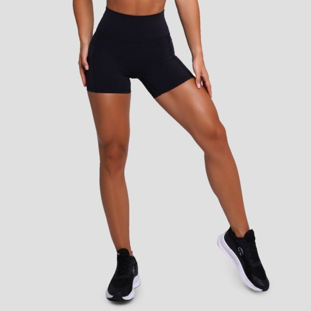 GymBeam Dámske šortky FIT Black MM · záber 1
