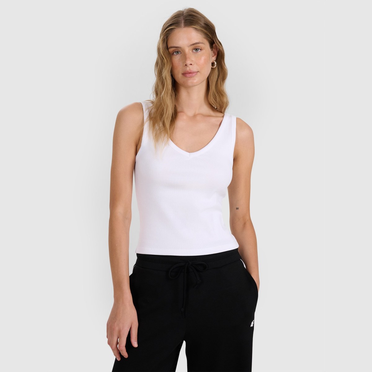 Dámsky slim top z rebrovanej pleteniny - biely · záber 3
