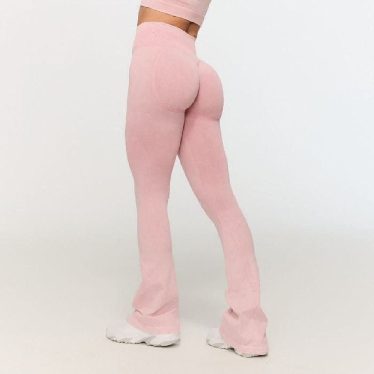 GymBeam Dámske bezšvové nohavice Fierce Baby Pink L · záber 1