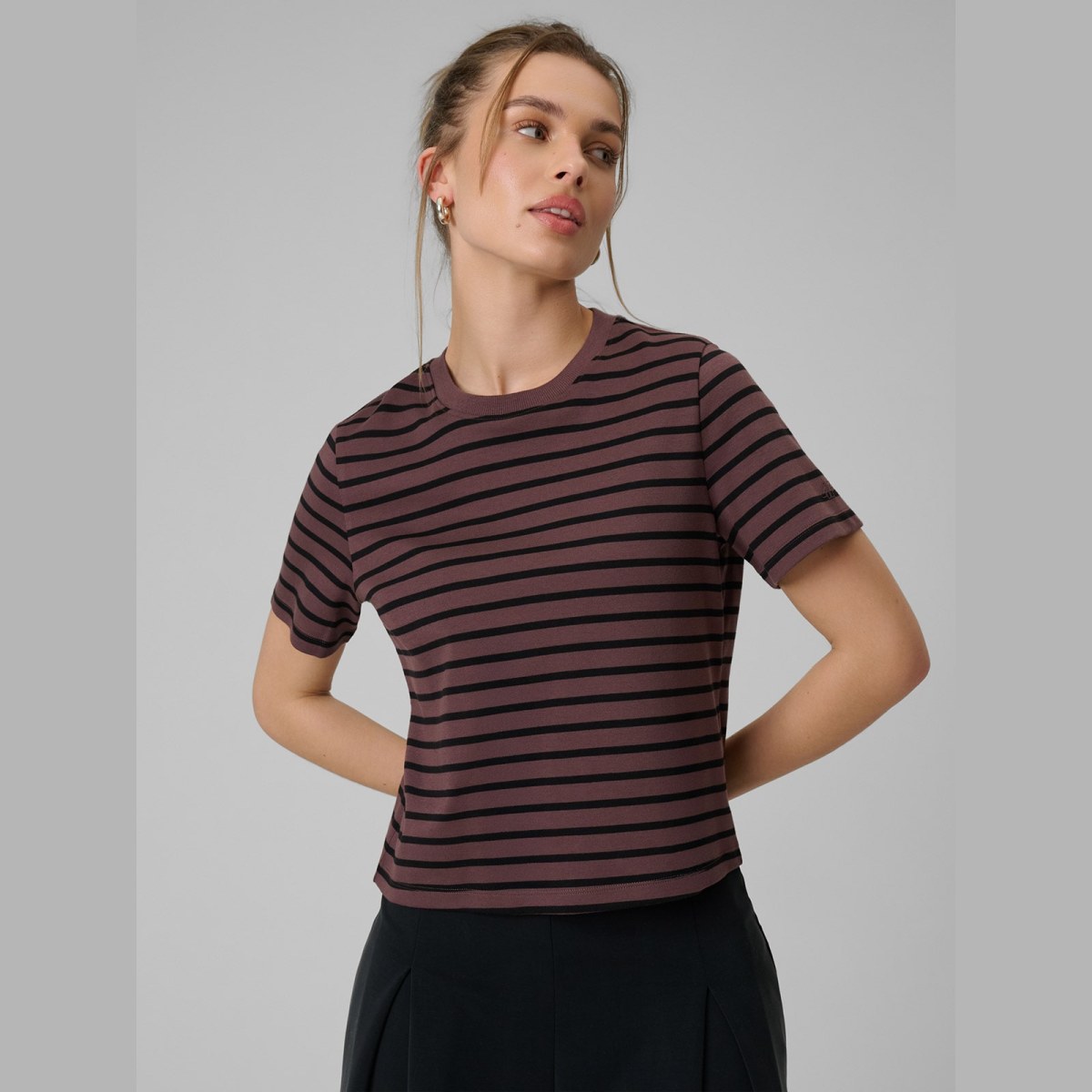 T-shirt regular hladký dámsky - hnedý · záber 1