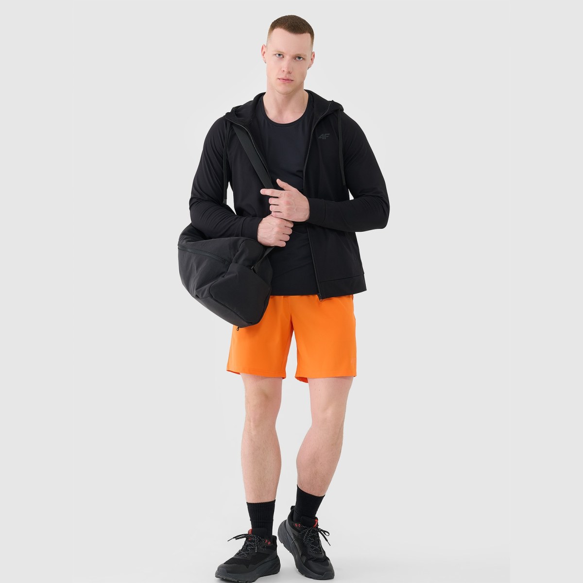 Pánske rýchloschnúce tréningové šortky - oranžové · záber 1