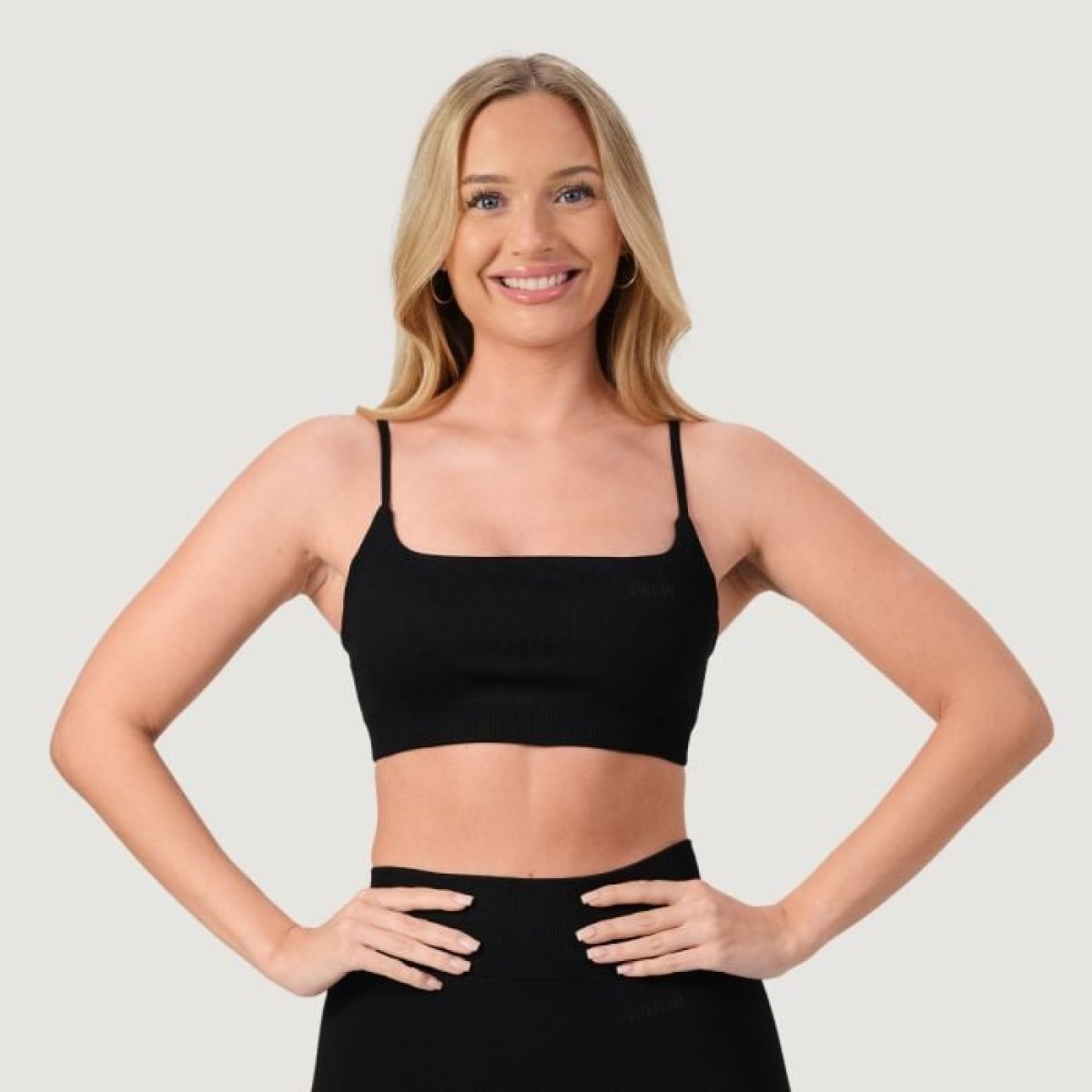 GymBeam Bezšvová športová podprsenka NEO Black L · záber 1