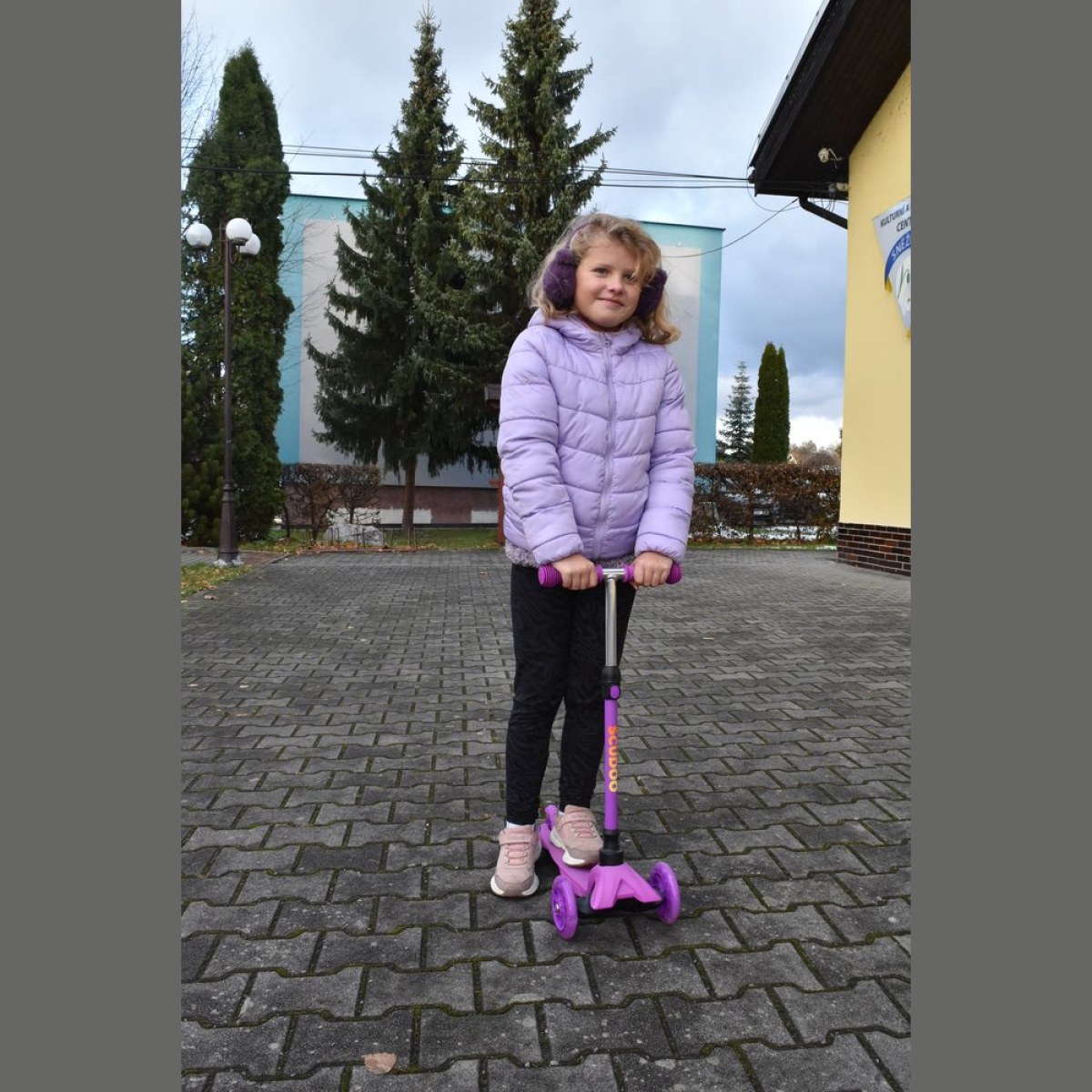 Trojkolka Scudoo Kido Pro so svietiacimi kolieskami - fialová · záber 4