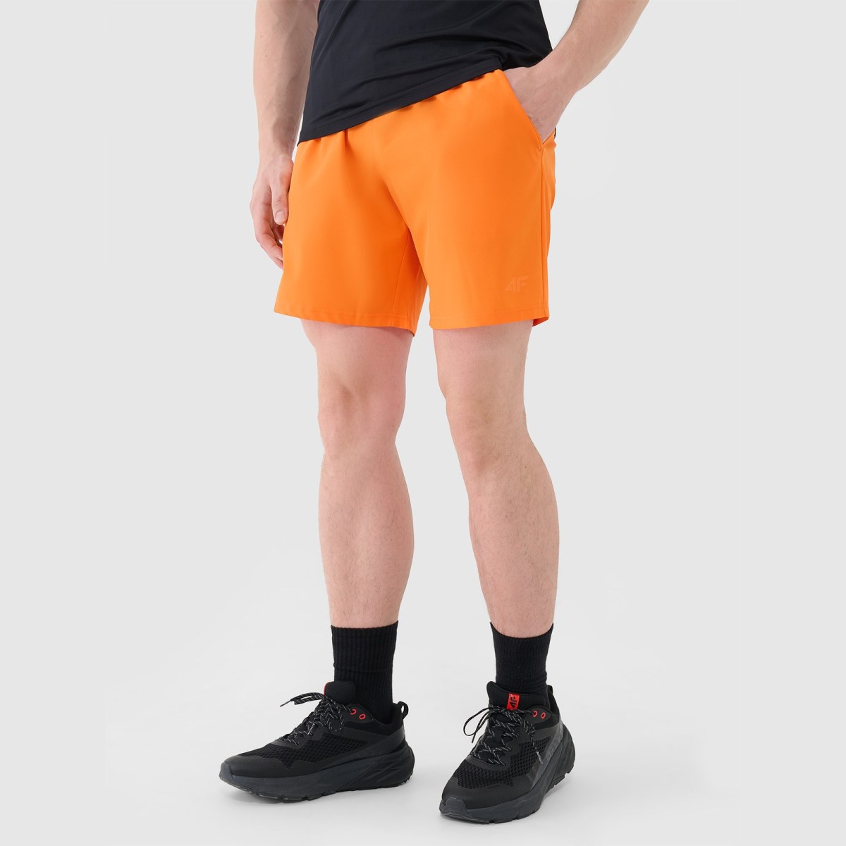 Pánske rýchloschnúce tréningové šortky - oranžové · záber 2