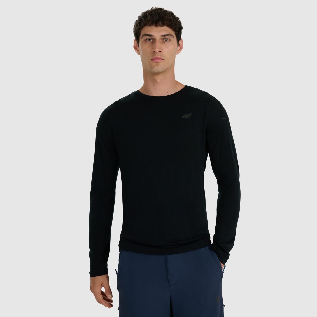 Pánsky rýchloschnúci trekkingový longsleeve s merino vlnou - čierny · záber 1