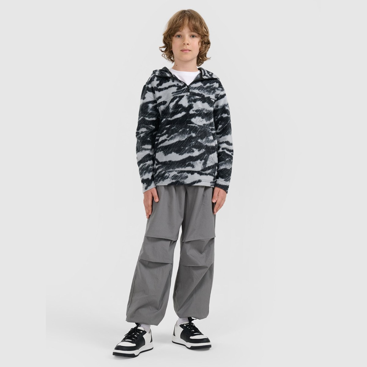 Chlapčenský regular fleece s kapucňou - multicolor · záber 2