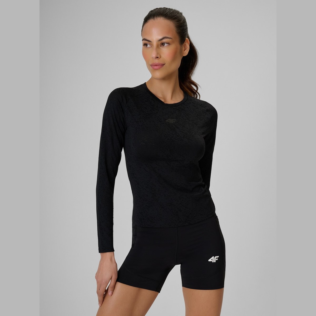 Dámsky tréningový slim rýchloschnúci longsleeve - čierny · záber 1