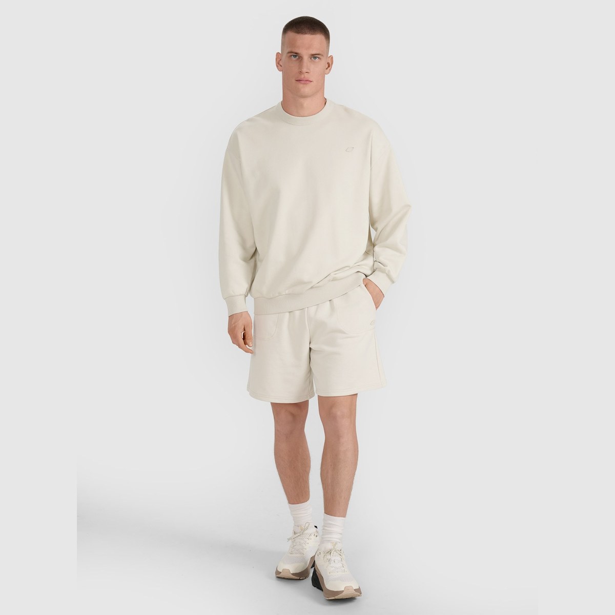 Unisex teplákové šortky - béžové · záber 2