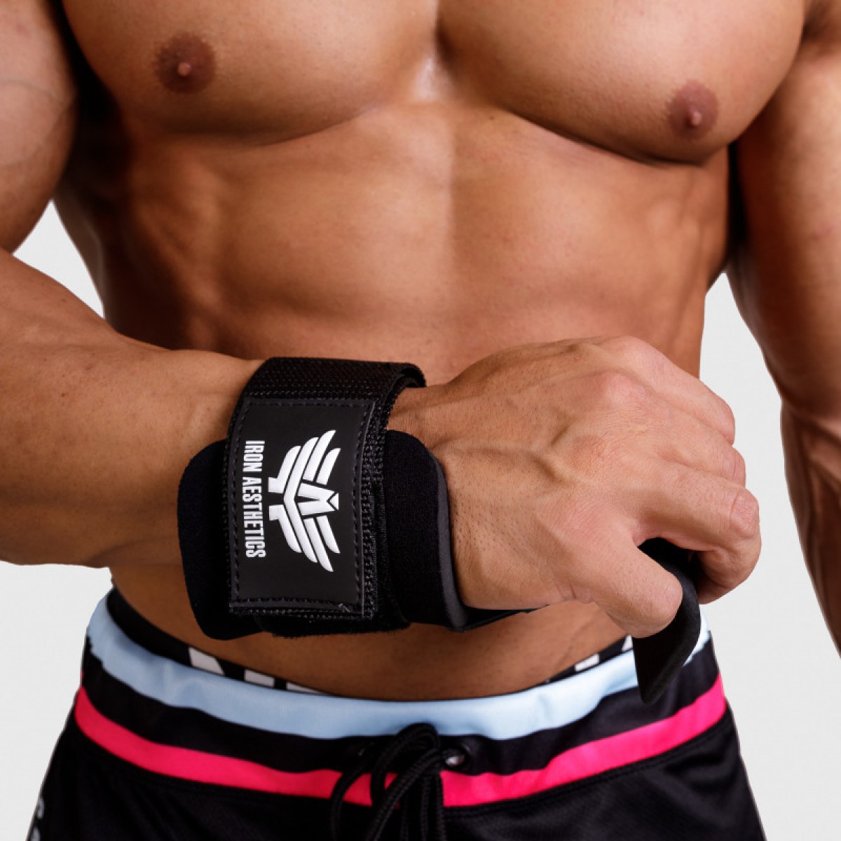 Fitness háky Iron Aesthetics Lifting hooks, čierne · záber 5