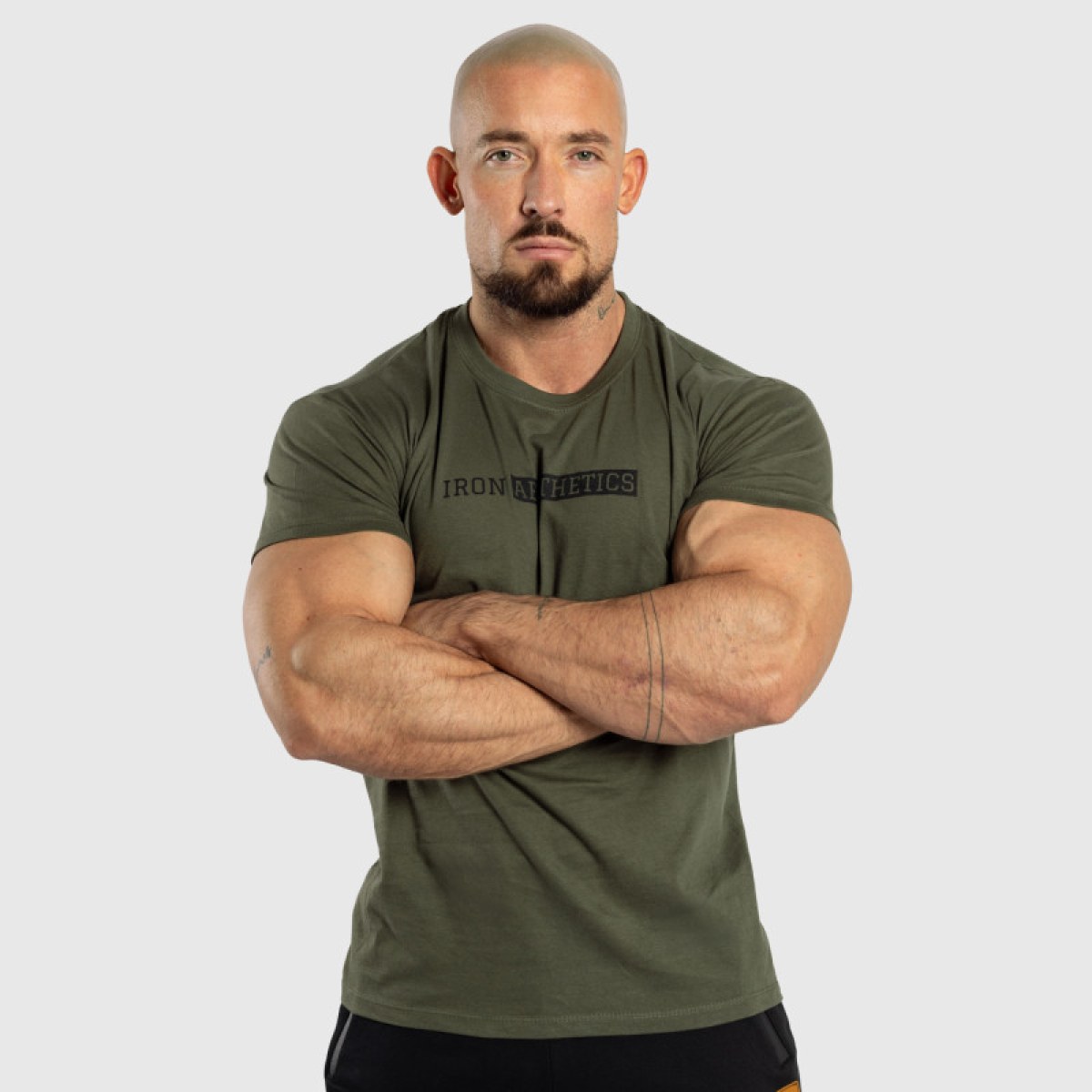 Pánske fitness tričko Iron Aesthetics Gym, vojenská zelená · záber 2
