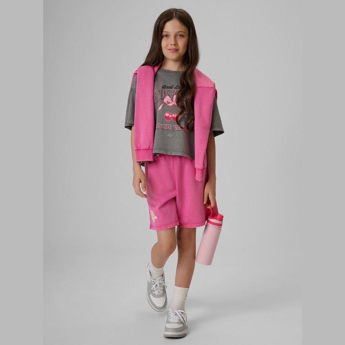 T-shirt boxy s potlačou dievčenský - sivý · záber 2