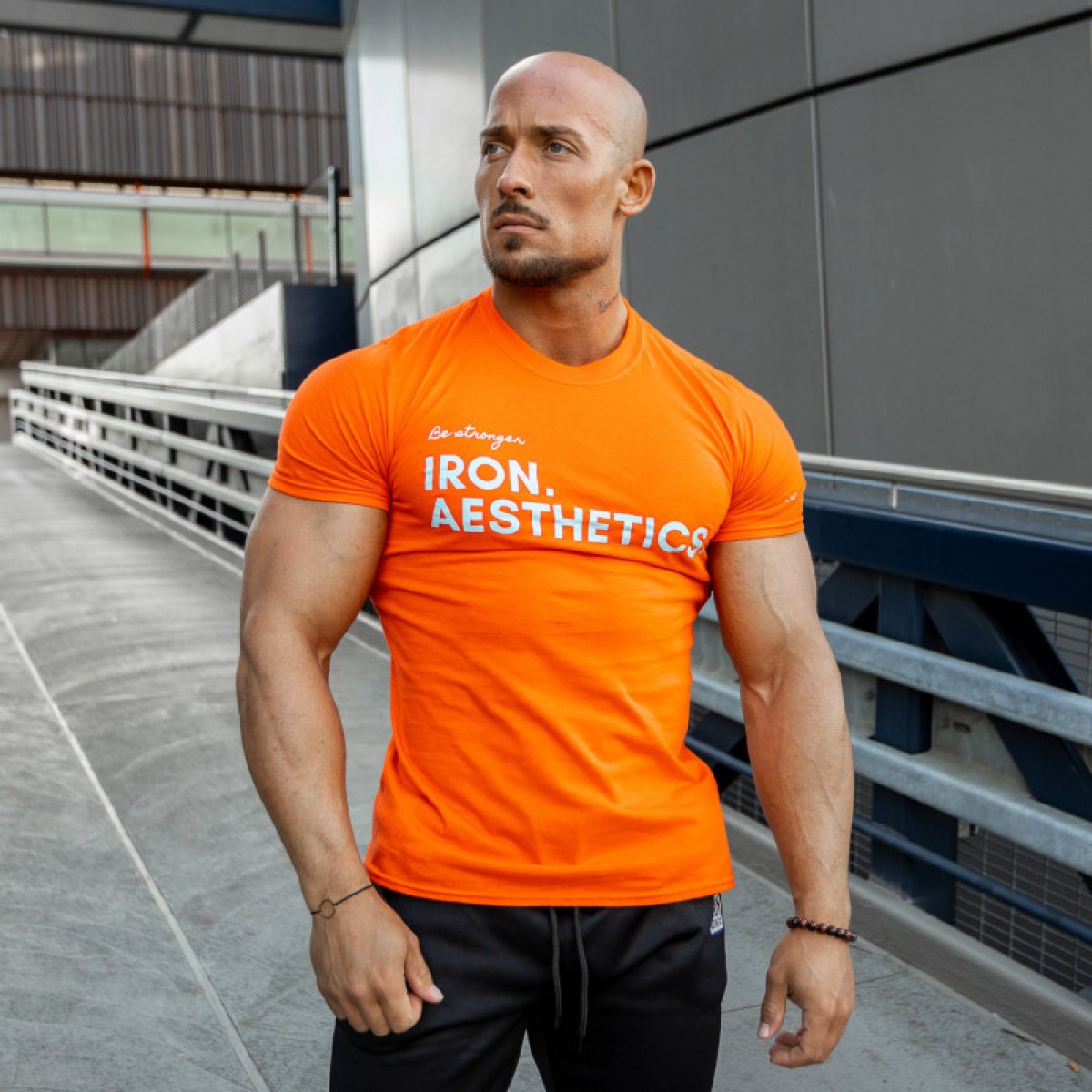 Pánske fitness tričko Iron Aesthetics Be Stronger, oranžové · záber 1