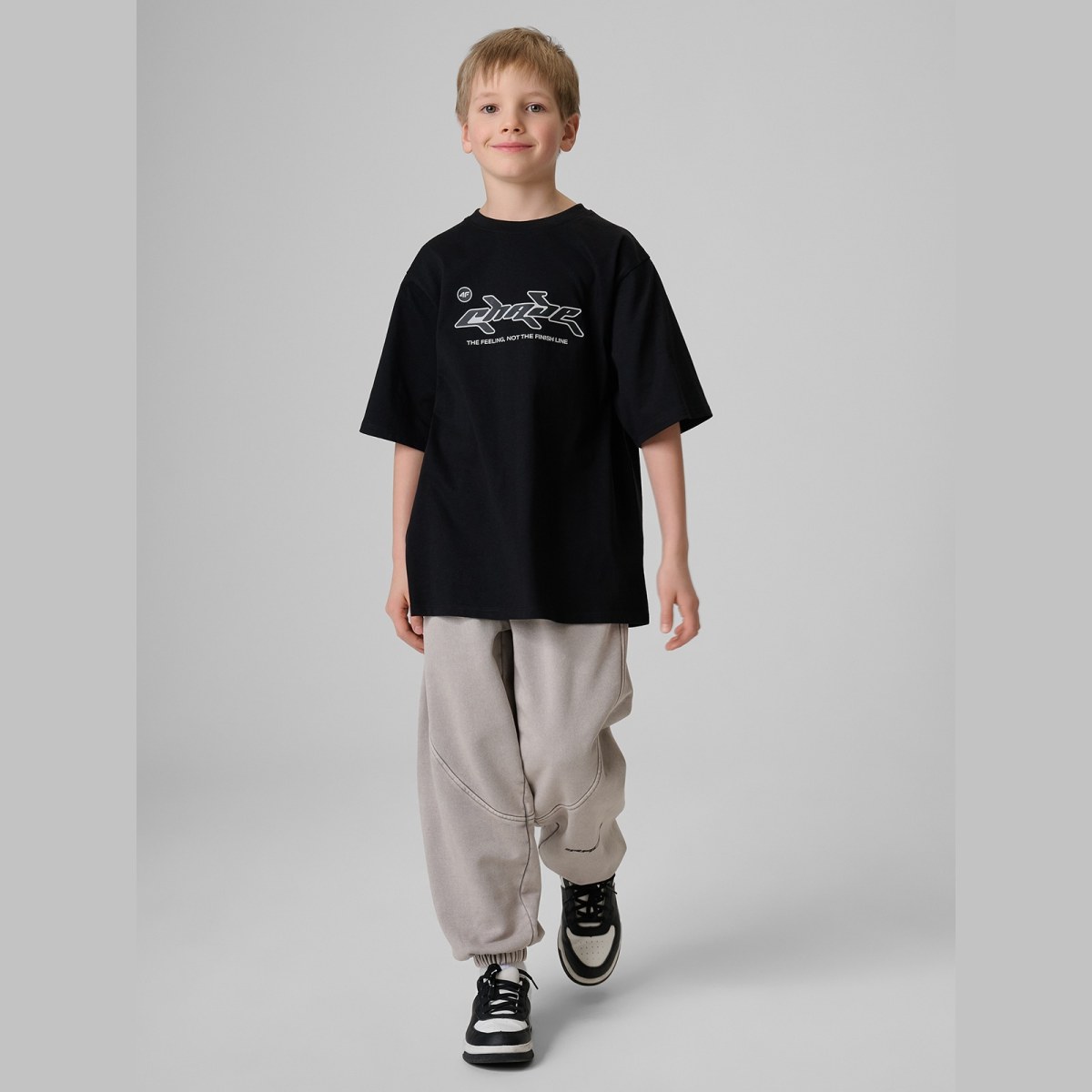 T-shirt loose s potlačou chlapčenský - čierny · záber 8