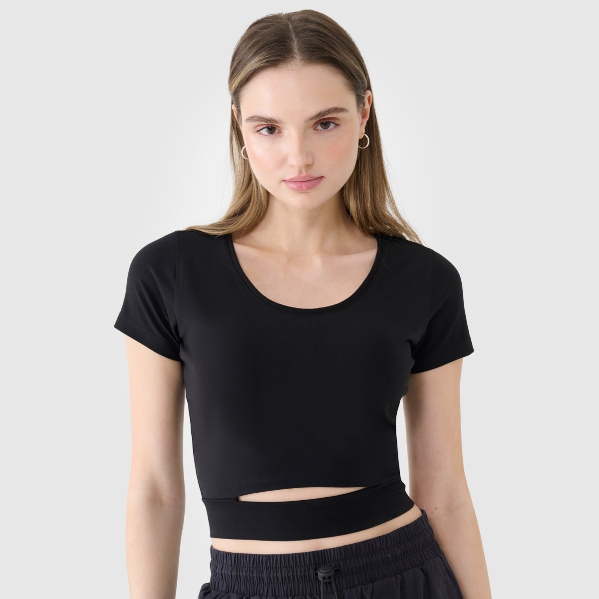 Dámske crop top tričko bez potlače - čierne · záber 1