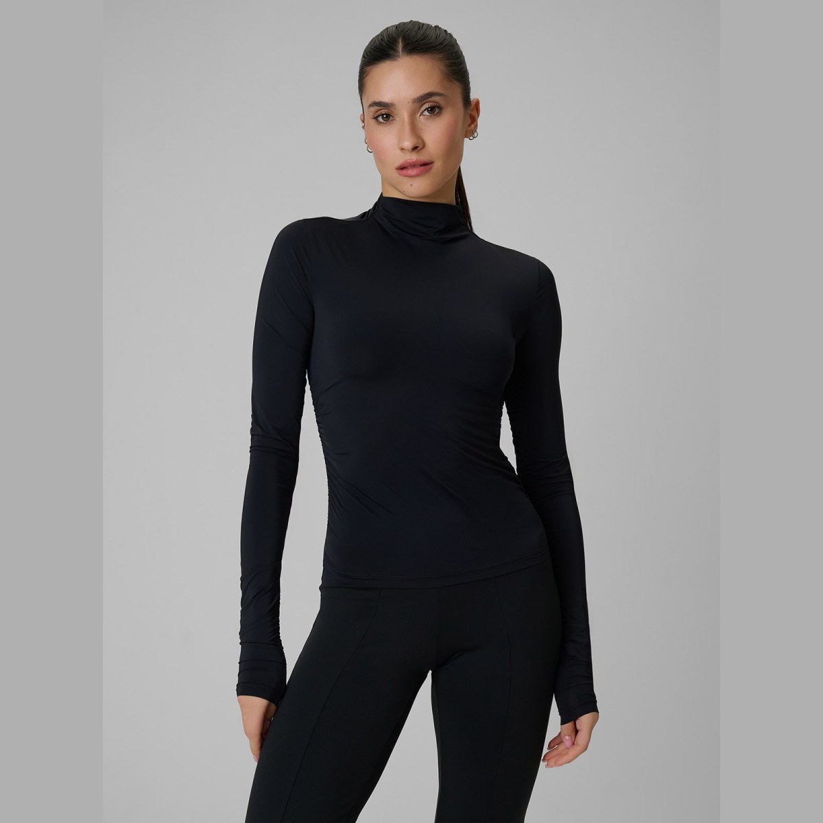 Tréningový longsleeve slim rýchloschnúci dámsky - čierny · záber 1