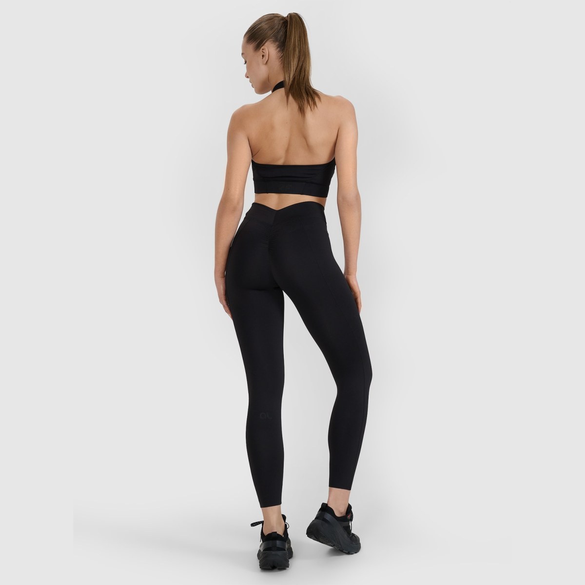 Tréningové rýchloschnúce legíny 4F x Anna Lewandowska - čierne · záber 2