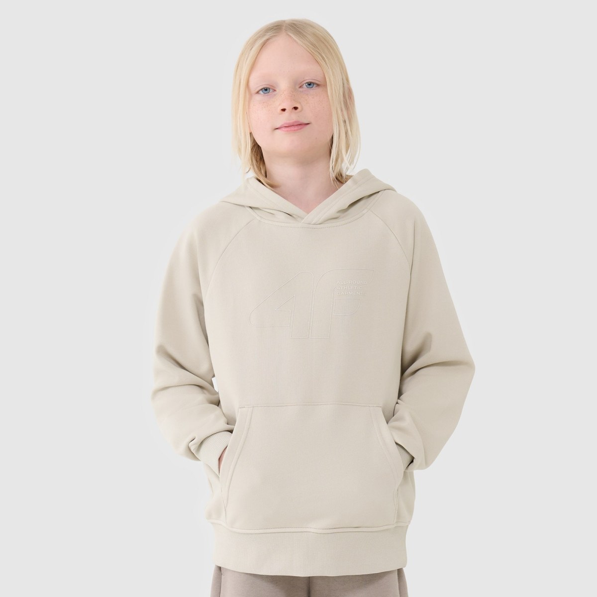 MIKINA · záber 1