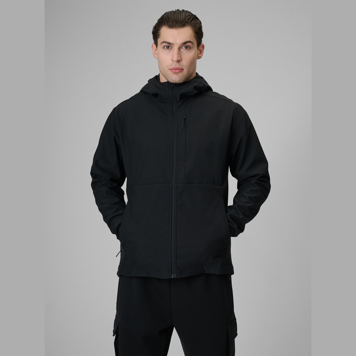Pánska softshell vetruodolná bunda membrána 8000 - čierna · záber 1