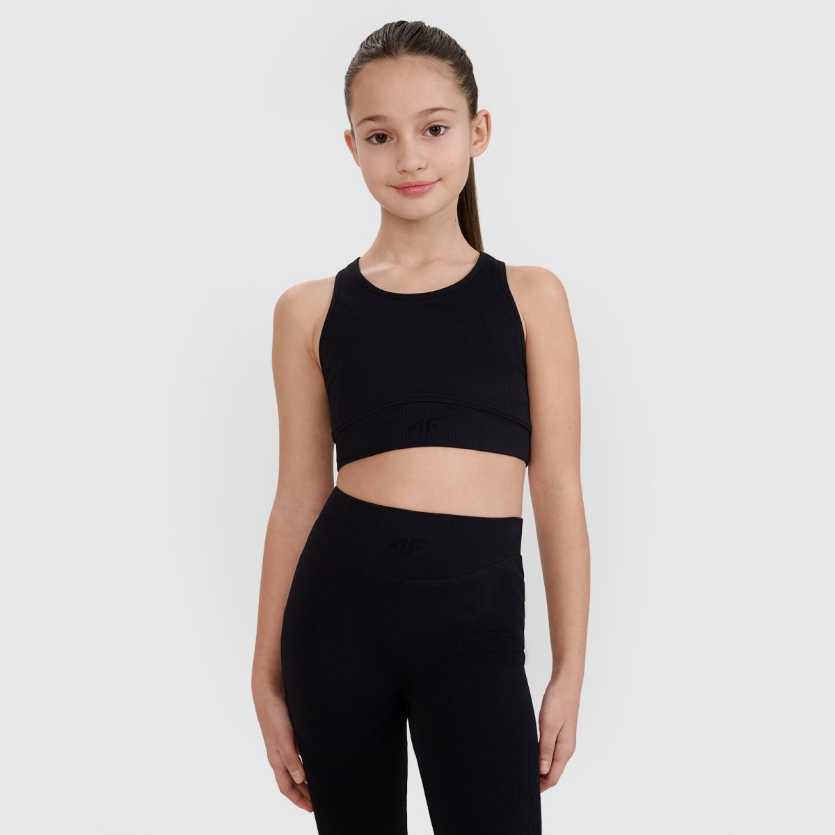 Dievčenský rýchloschnúci športový crop top 4F JUNIOR x Anna Lewandowska - čierny · záber 1