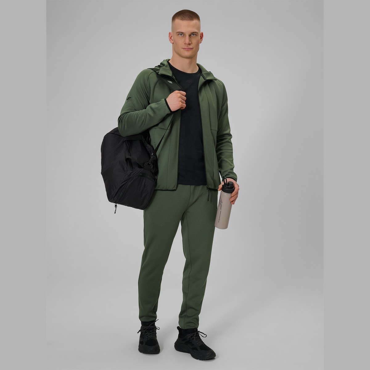 Rýchloschnúce tréningové nohavice pánske - khaki · záber 1