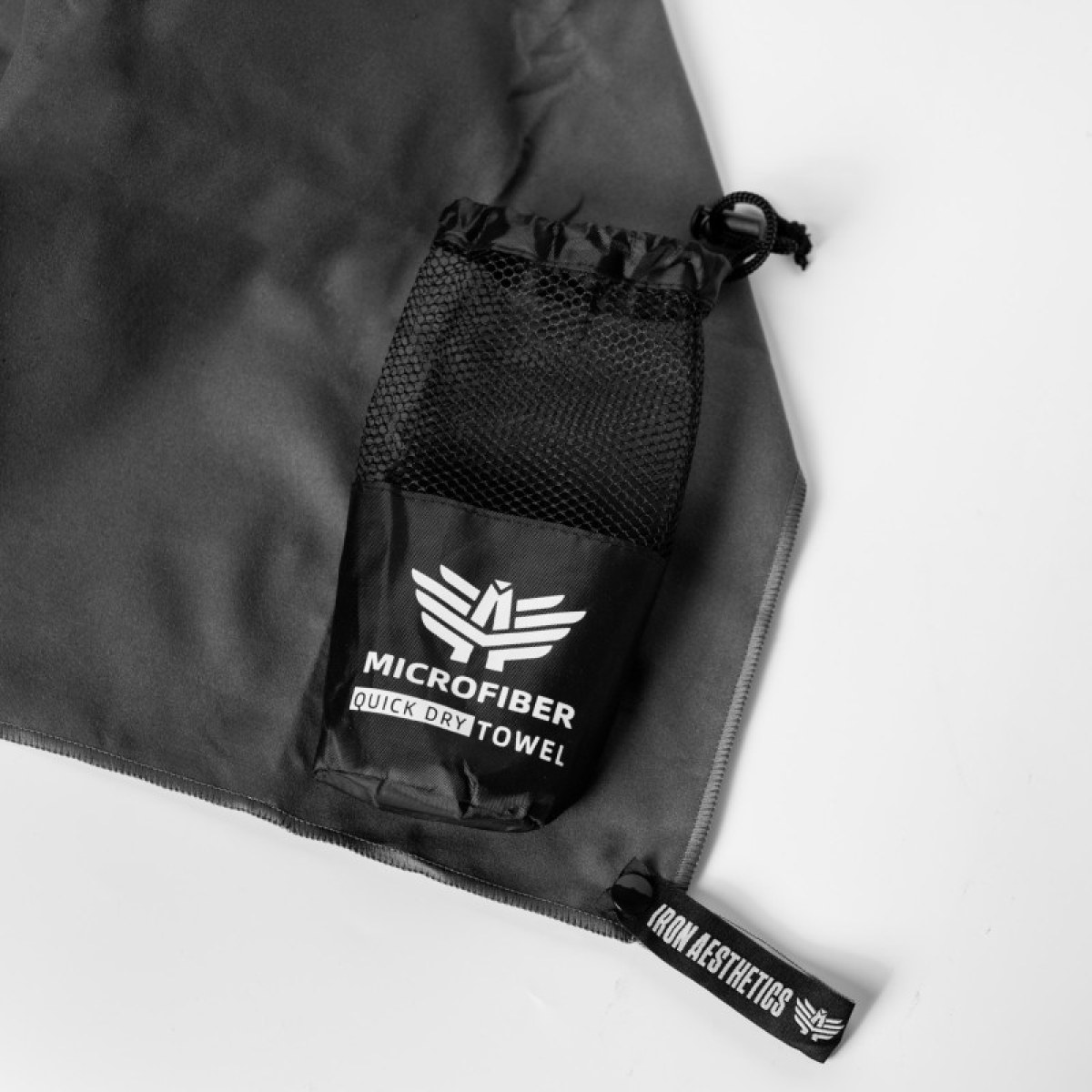 Športový rýchloschnúci uterák Iron Aesthetics Dry, sivý · záber 3