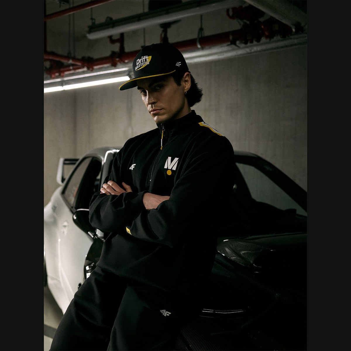 Unisex tepláková mikina bez zipsu bez kapucne 4F x Drift Masters - čierna · záber 1