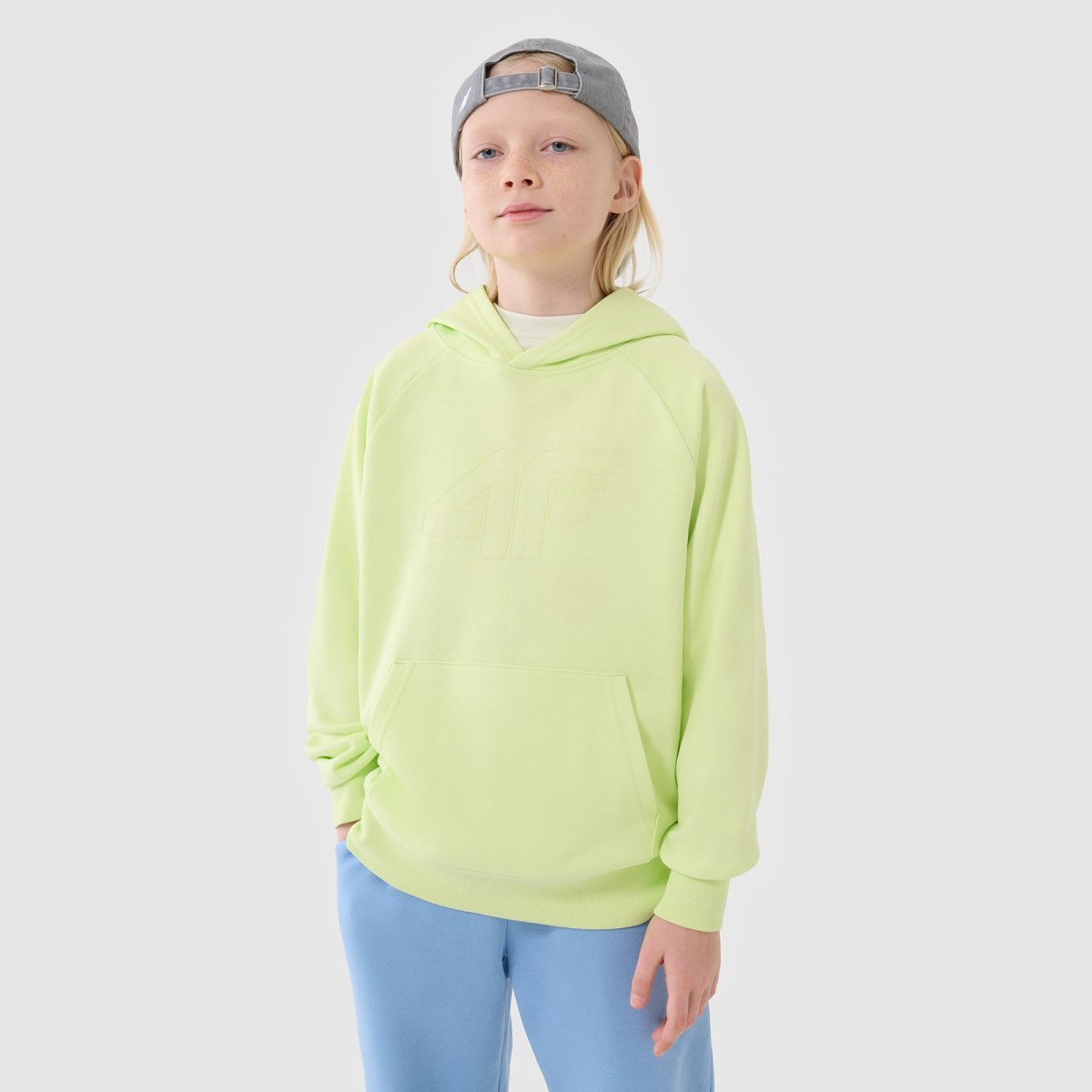 MIKINA · záber 1