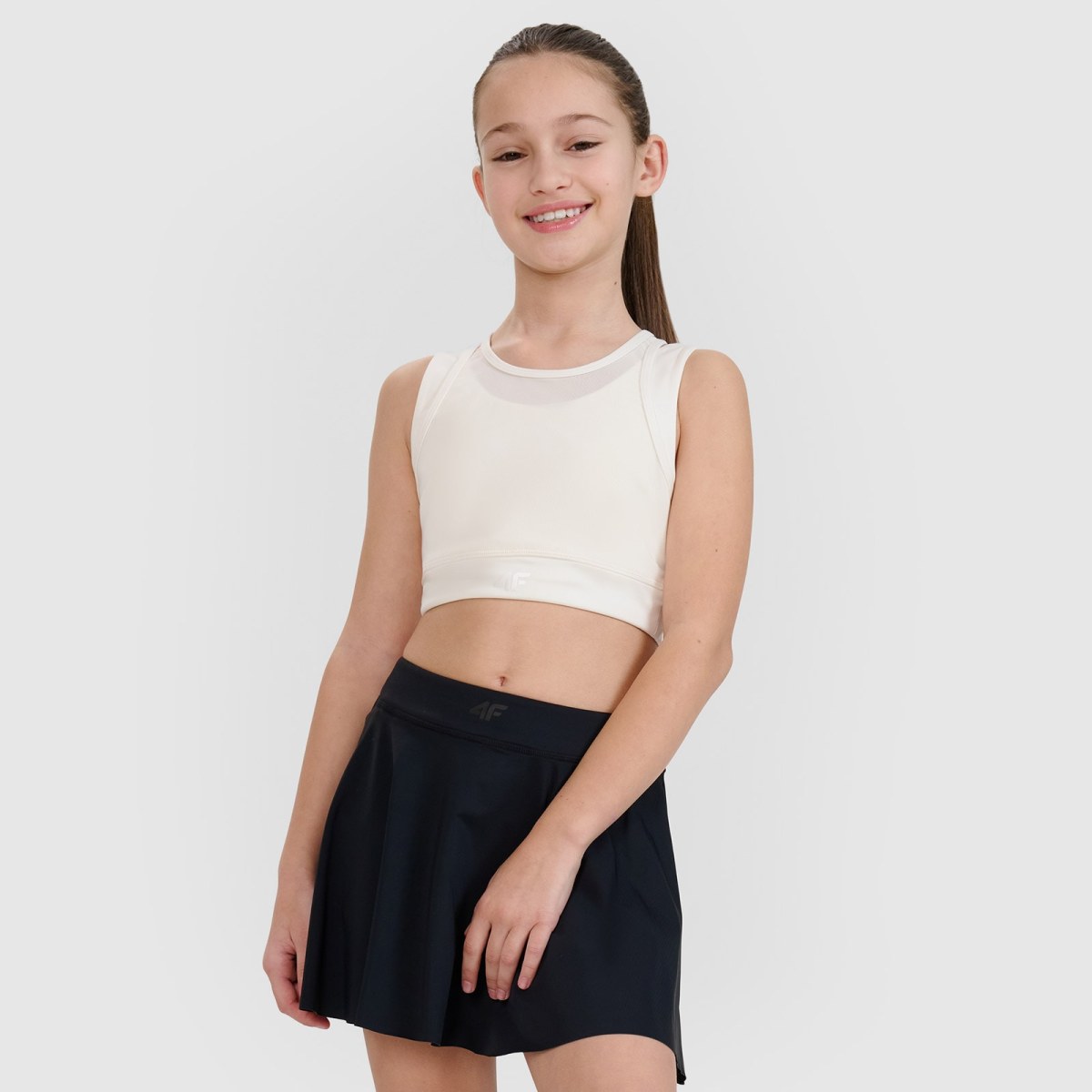 Dievčenský rýchloschnúci športový crop top 4F JUNIOR x Anna Lewandowska - biely · záber 1