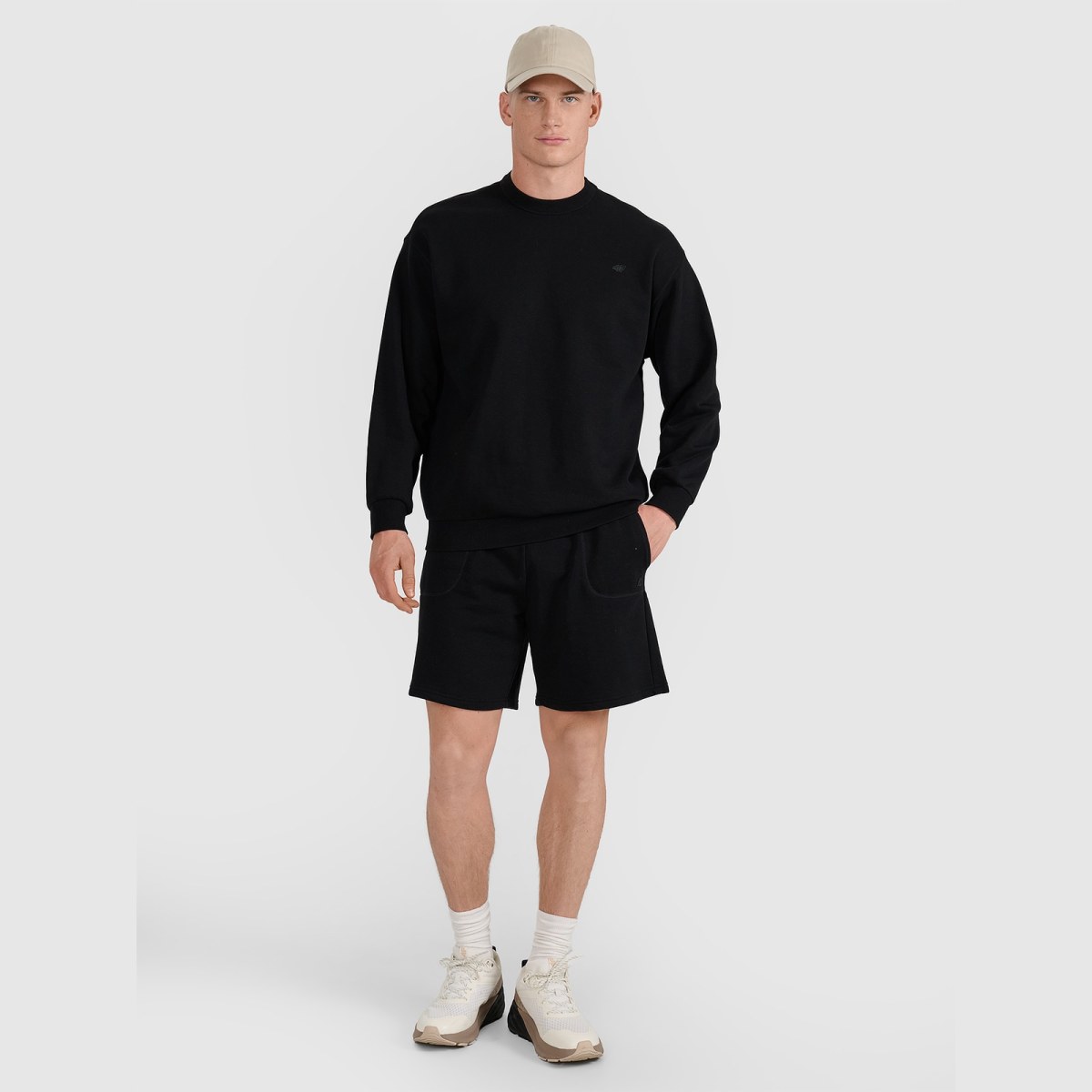 Unisex teplákové šortky - čierne · záber 1