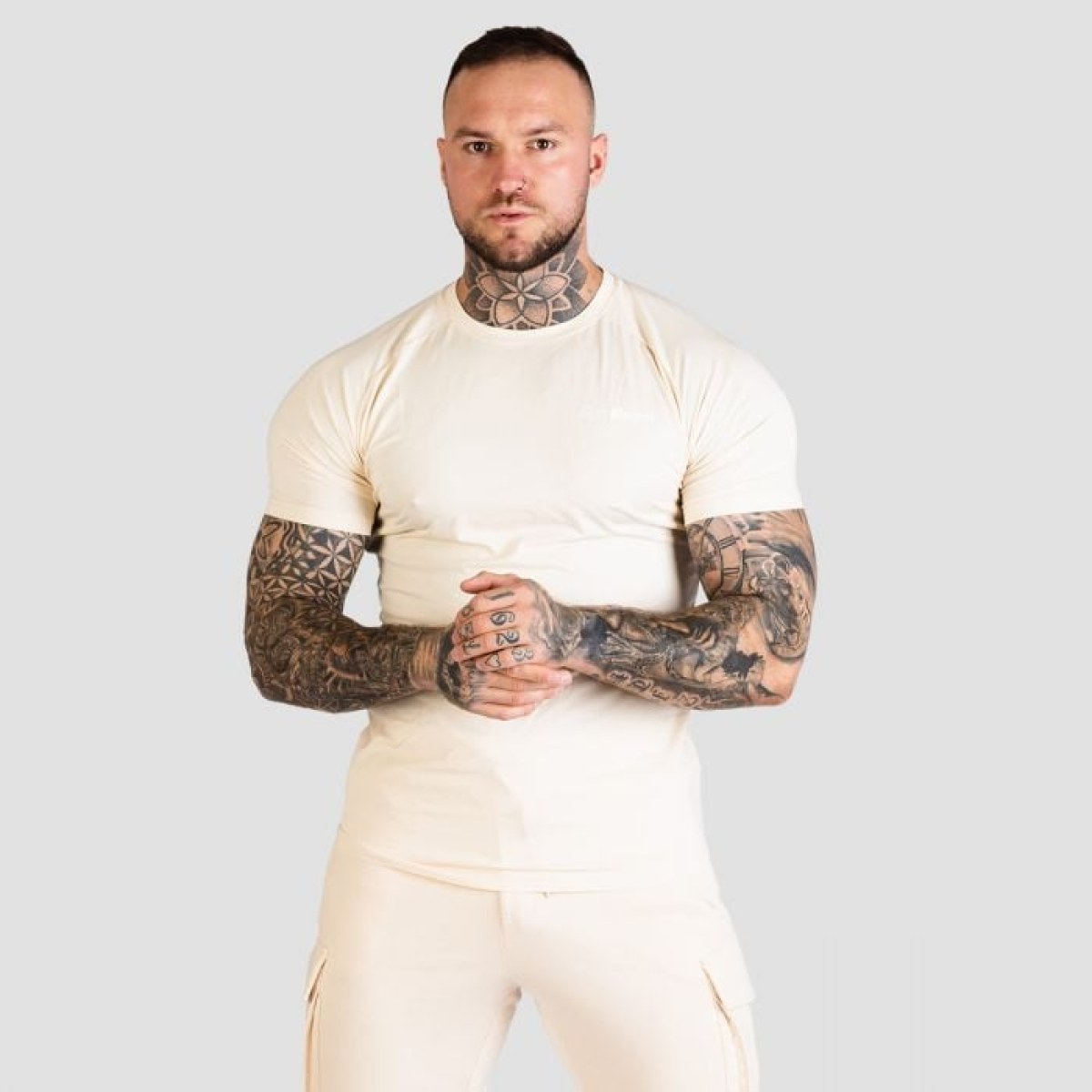 GymBeam Tričko Fitted TRN Sand MM · záber 1