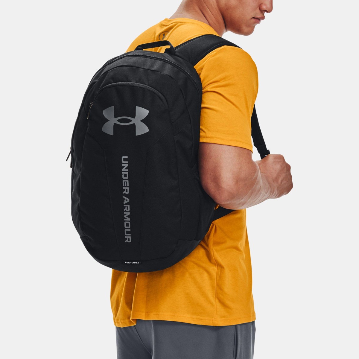 Under Armour UA Hustle Lite Backpack - Farba: Čierna | Objem: 21-26 · záber 3