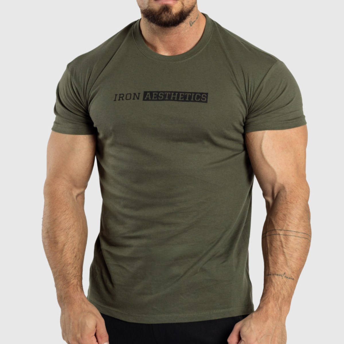 Pánske fitness tričko Iron Aesthetics Gym, vojenská zelená · záber 1