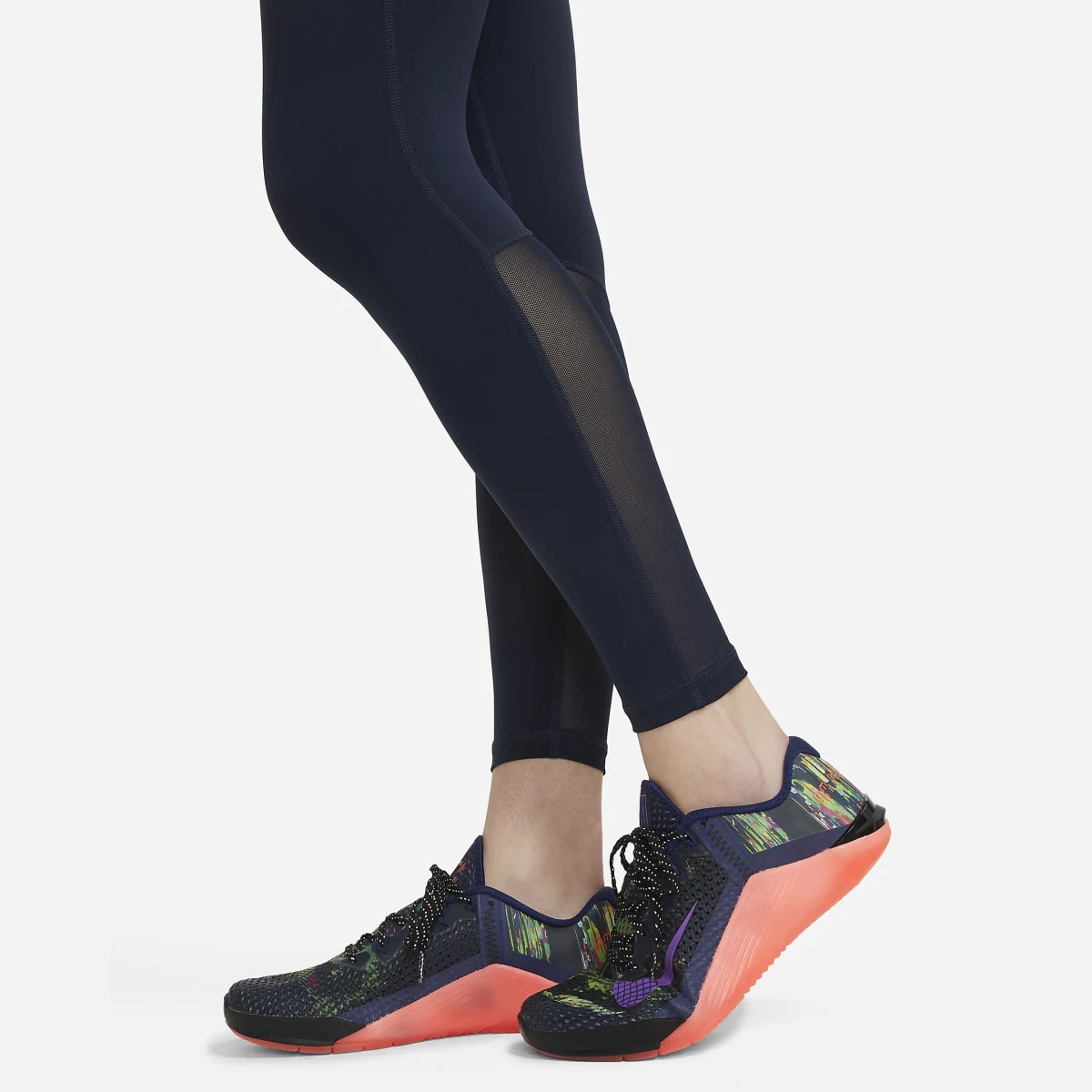 Nike Pro Mid-Rise Leggings W - Veľkosť: M · záber 4