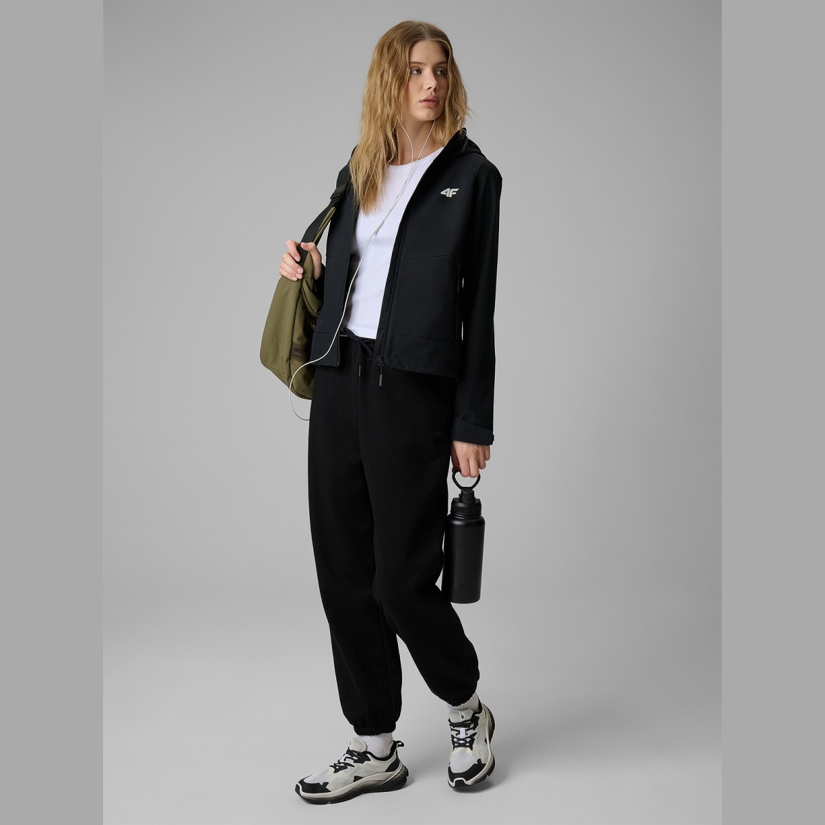 Dámska softshell bunda vetruodolná membrána 5000 - čierna · záber 2