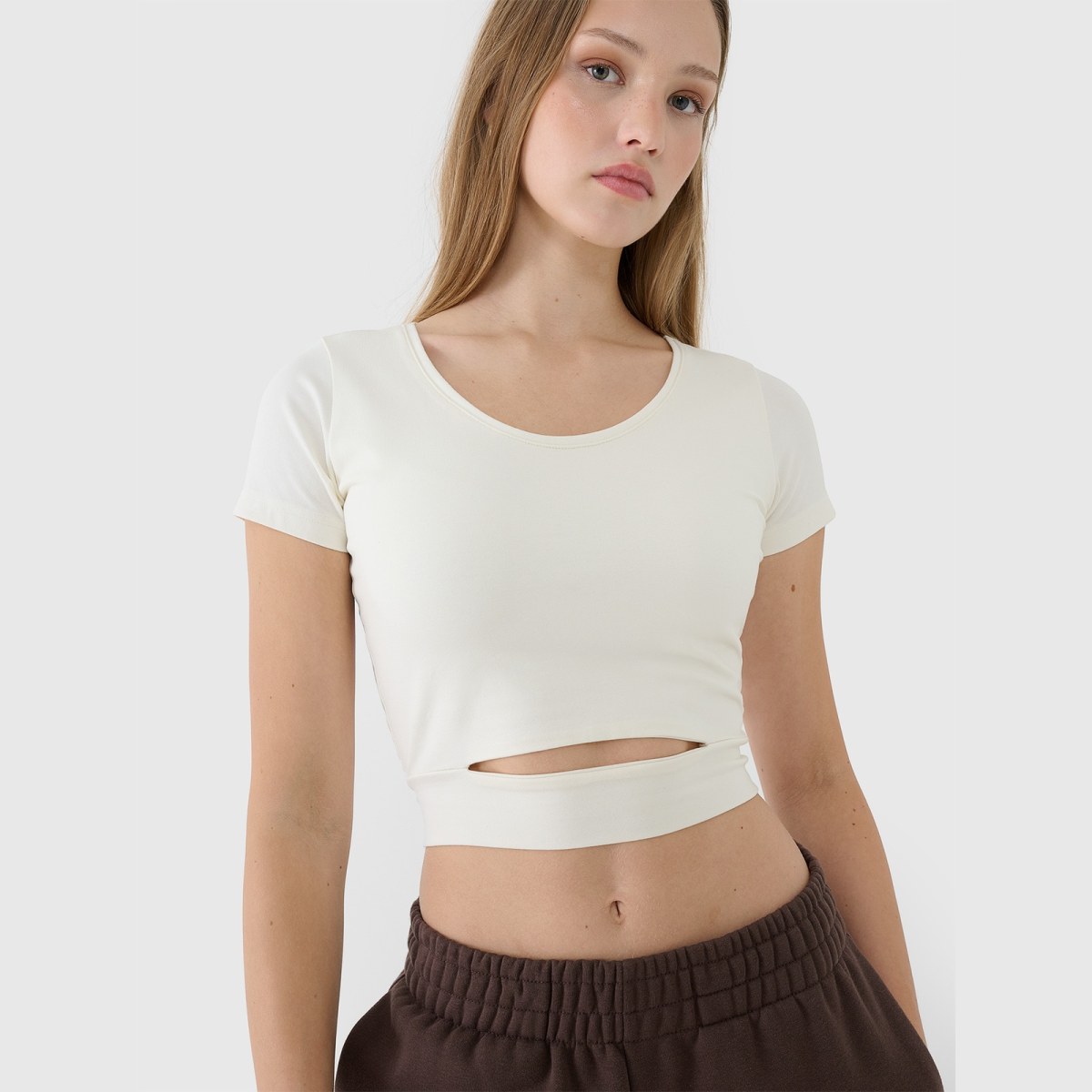 Dámske crop top tričko bez potlače - biele · záber 2