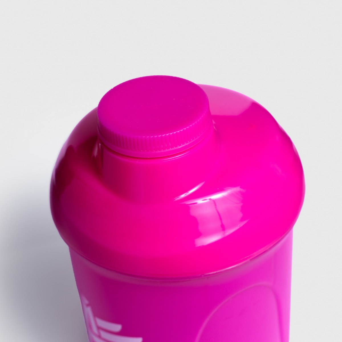Shaker Iron Aesthetics 600ml, ružový · záber 3