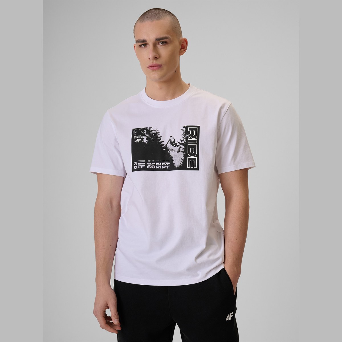 T-shirt relaxed s potlačou pánsky - biely · záber 3