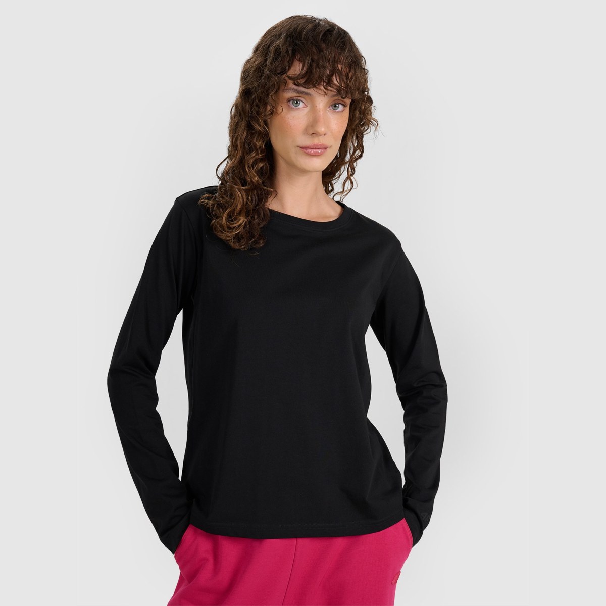 Dámske oversize tričko s dlhým rukávom - čierne · záber 1