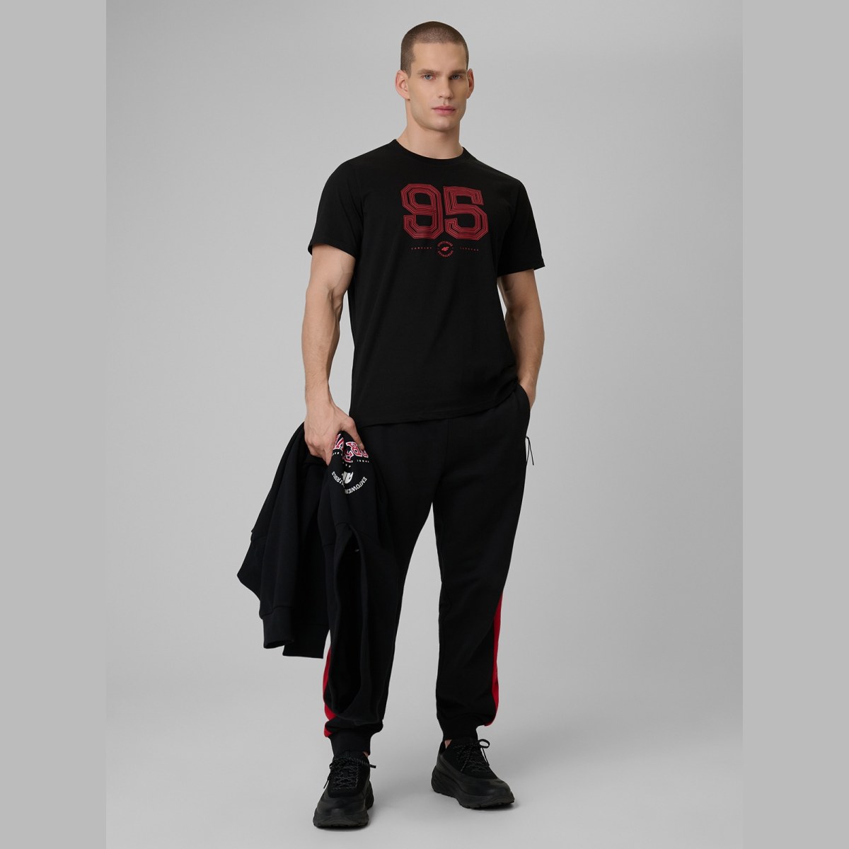 T-shirt regular s potlačou pánsky - čierny · záber 2