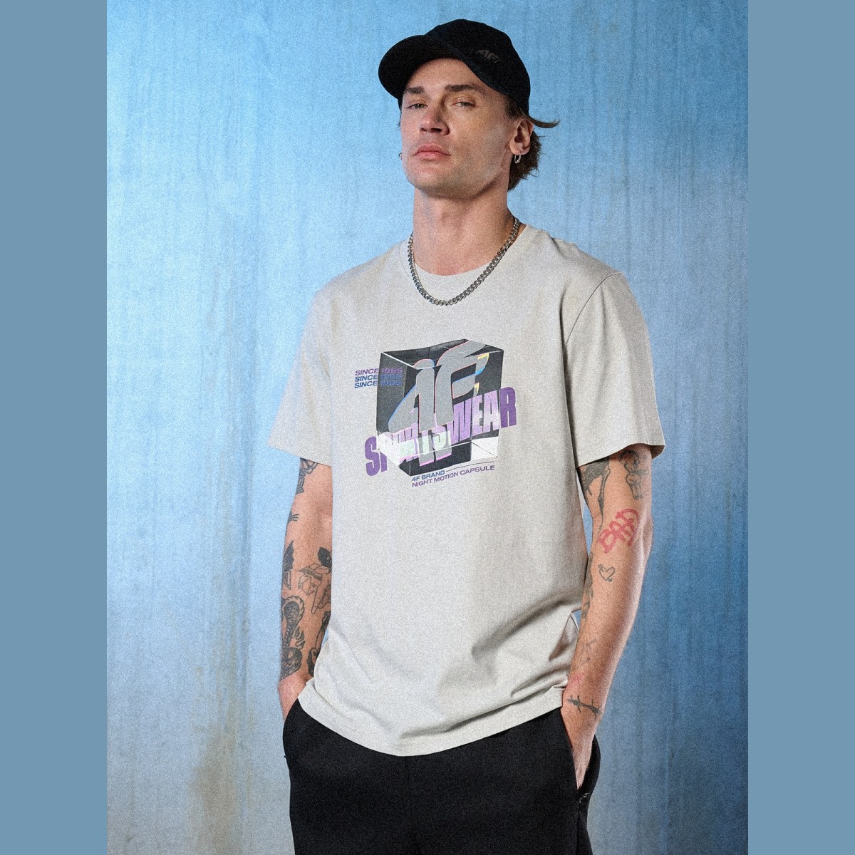 T-shirt regular s potlačou pánsky - sivý · záber 1