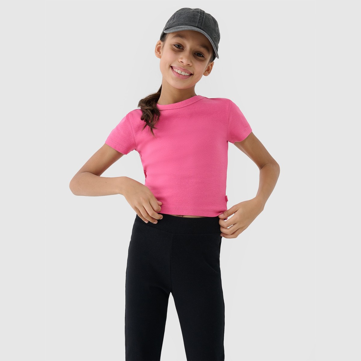 Dievčenské slim crop top tričko bez potlače - ružové · záber 1