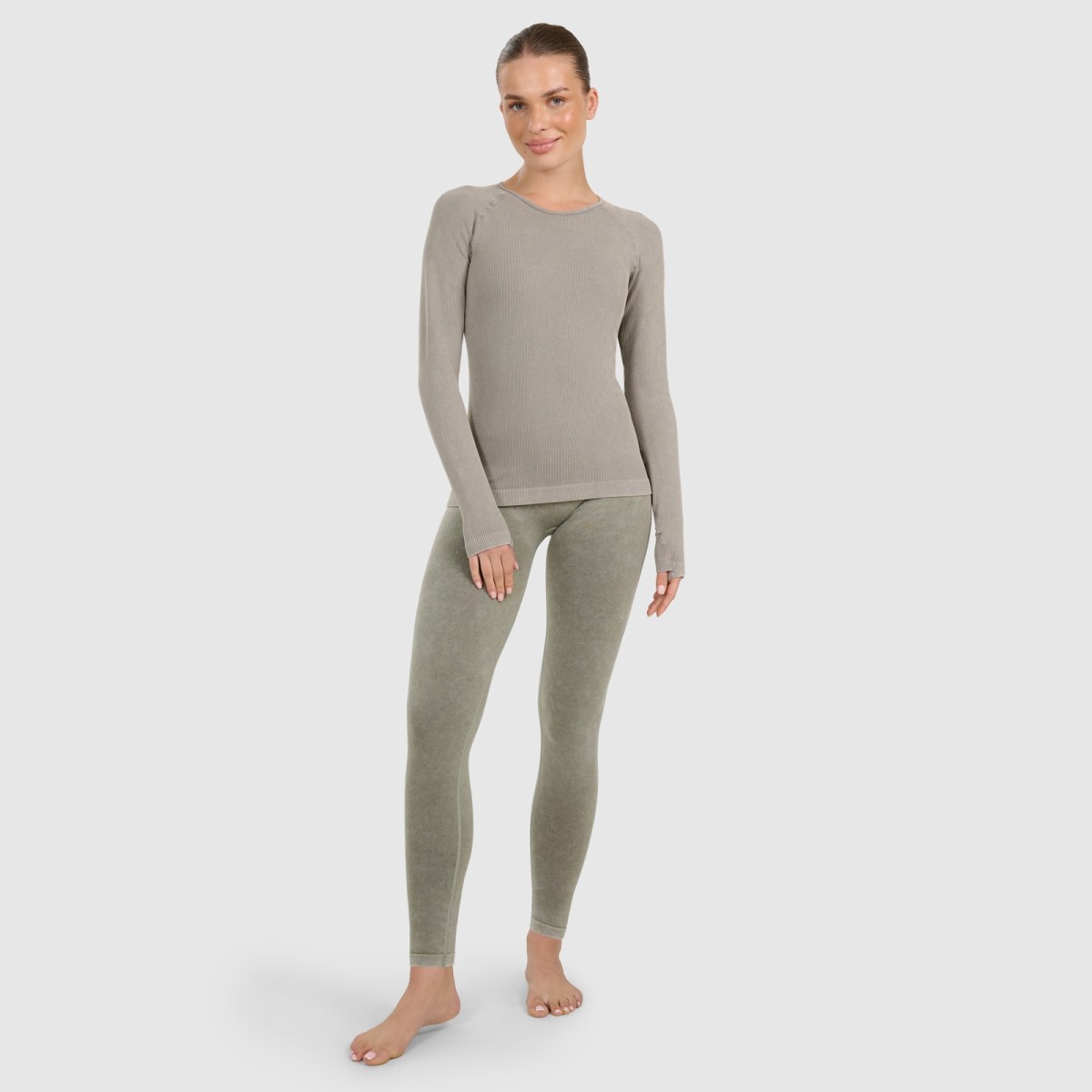Dámsky rýchloschnúci slim longsleeve na jogu a pilates - zelený · záber 2
