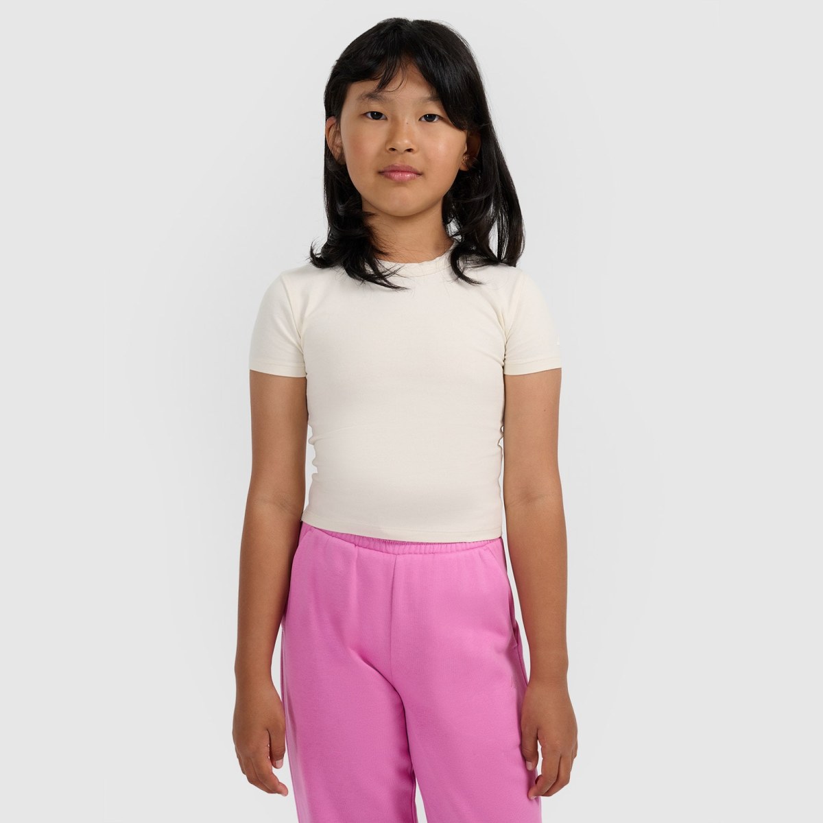Dievčenský slim crop top hladký - biely · záber 1